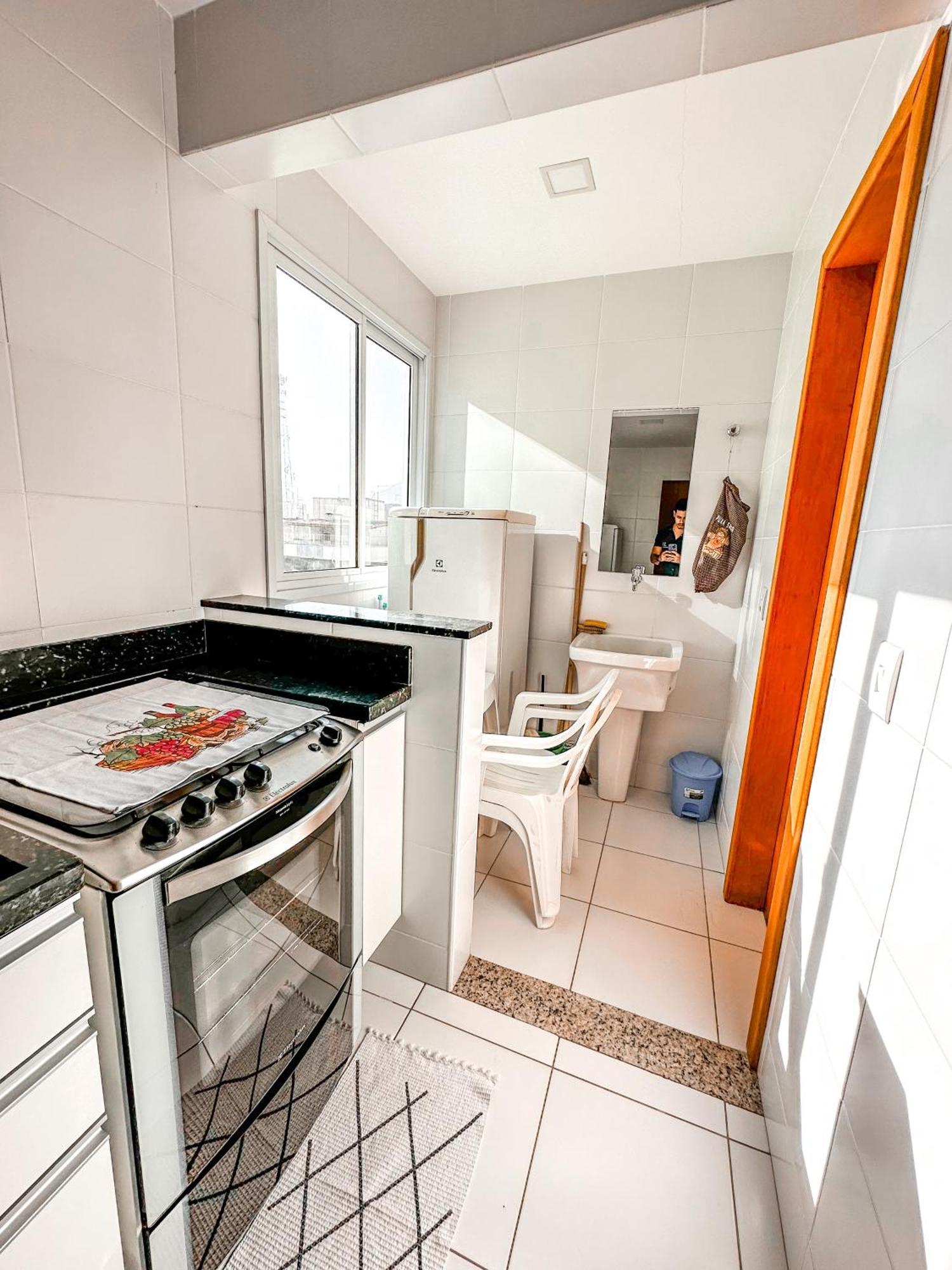 Na Do Morro,2 Quadras Do Mar,com Garagem *